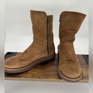 UGG Abree Short Made in Italy Shearling Boots – Size 8 (Style 1009250)